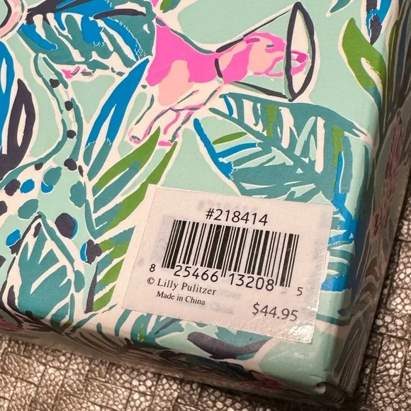 Lily Pulitzer Floral Dog Leash and Collar Set with Pouch - Picture 4 of 7